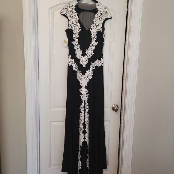 LONG SPECIAL OCCASSION DRESS - Picture 4 of 6
